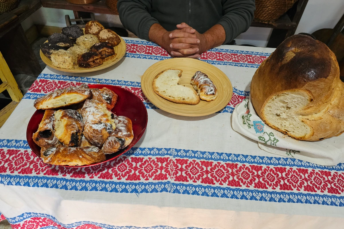 Găluște tăuțești și celebra pită de Pecica realizate din făina de la Moara Capricornilor